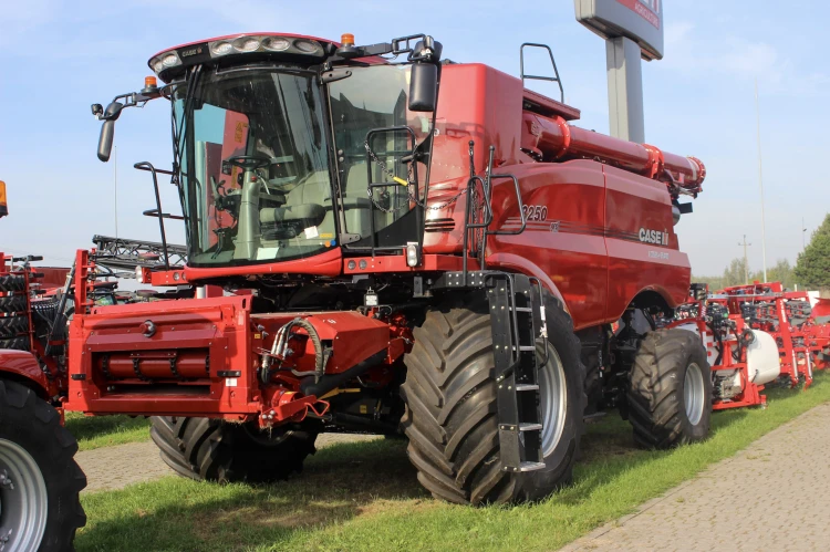 Case IH Axial-Flow 8250